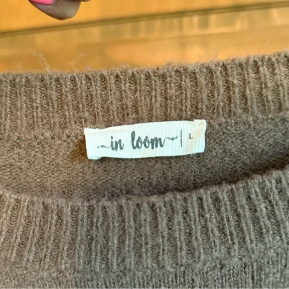 Women’s Sweater - Picture 3 of 3